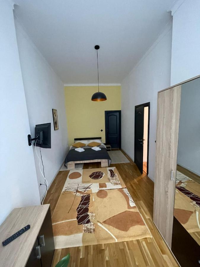 Central Apartment With 2 Bedrooms And 2 Bathrooms Oradea Exterior photo